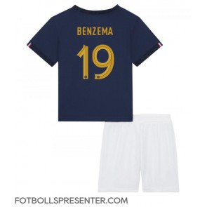 Frankrike Karim Benzema #19 Hemmatröja Barn VM 2022 Kortärmad (+ korta byxor)